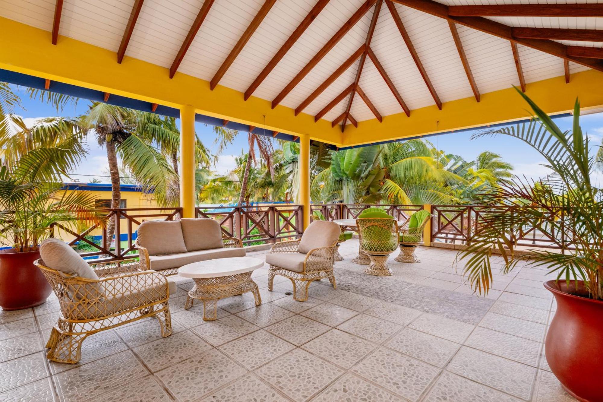 Coconut Row Boutique Hotel Hopkins Zewnętrze zdjęcie